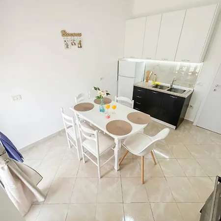 Azure Shores Apartment *
