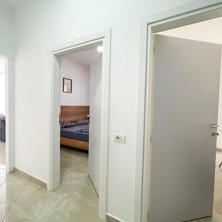 Azure Shores Apartment Golem (Tirana)